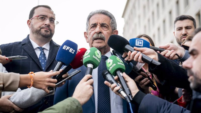 ep el presidente de cantabria miguel angel revilla atiende a medios a su llegada a una reunion con ep el presidente de cantabria miguel angel revilla atiende a medios a su llegada a una reunion con