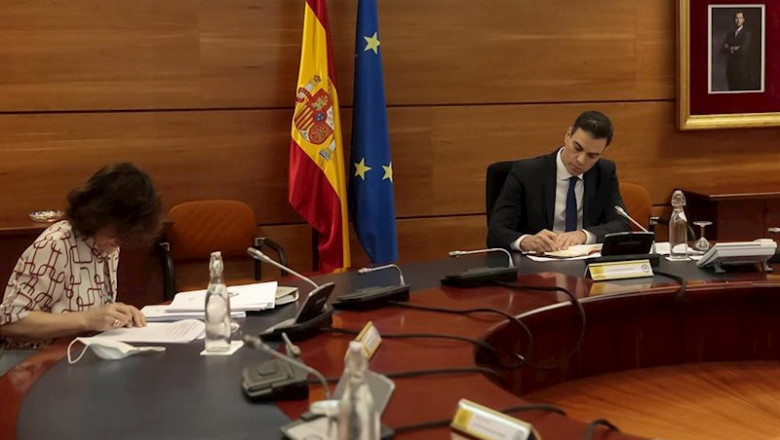 El presidente del Gobierno, Pedro Sánchez (d), y la vicepresidenta primera del Gobierno y ministra de la Presidencia, Relaciones con las Cortes y Memoria Democrática, Carmen Calvo (d), en Madrid (España), a 22 de mayo de 2020. | Moncloa ep el presidente del gobierno pedro sanchez d y la vicepresidenta primera del gobierno y ministra de