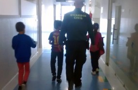 ep la guardia civil detieneuna mujeragredirtres hijos menoresedad