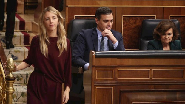 ep la portavoz del pp en el congreso cayetana alvarez de toledo ante el presidente pedro sanchez y