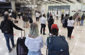 ep llegada de pasajeros en la terminal t4 del aeropuerto adolfo suarez madrid   barajas en madrid
