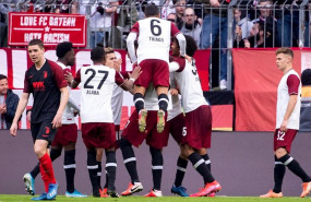 ep los jugadores del bayern celebran un gol