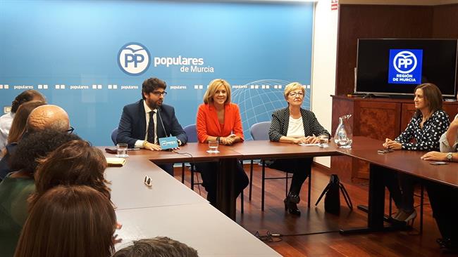 Maria Dolores de Cospedal en la Junta del PP, junto a López Miras | EUROPA PRESS ep maria dolorescospedalla juntapp juntolopez miras