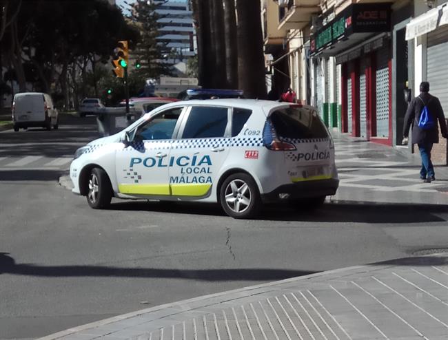 ep policia localmalaga coche recursos agentes local patrulla calle