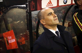 ep roberto martinez pensativo en el banquillo durante un partido de la seleccion belga