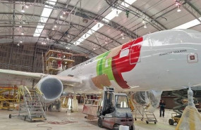 ep tap air portugal instala una capa base de pintura mas ligera que reduce hasta 26 kg de peso por