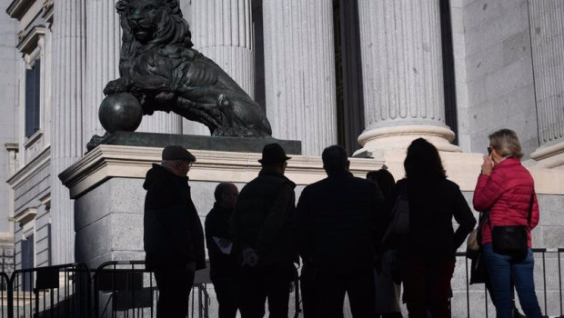 ep vista de uno de los leones del congreso de los diputados a 24 de enero de 2024 en madrid espana