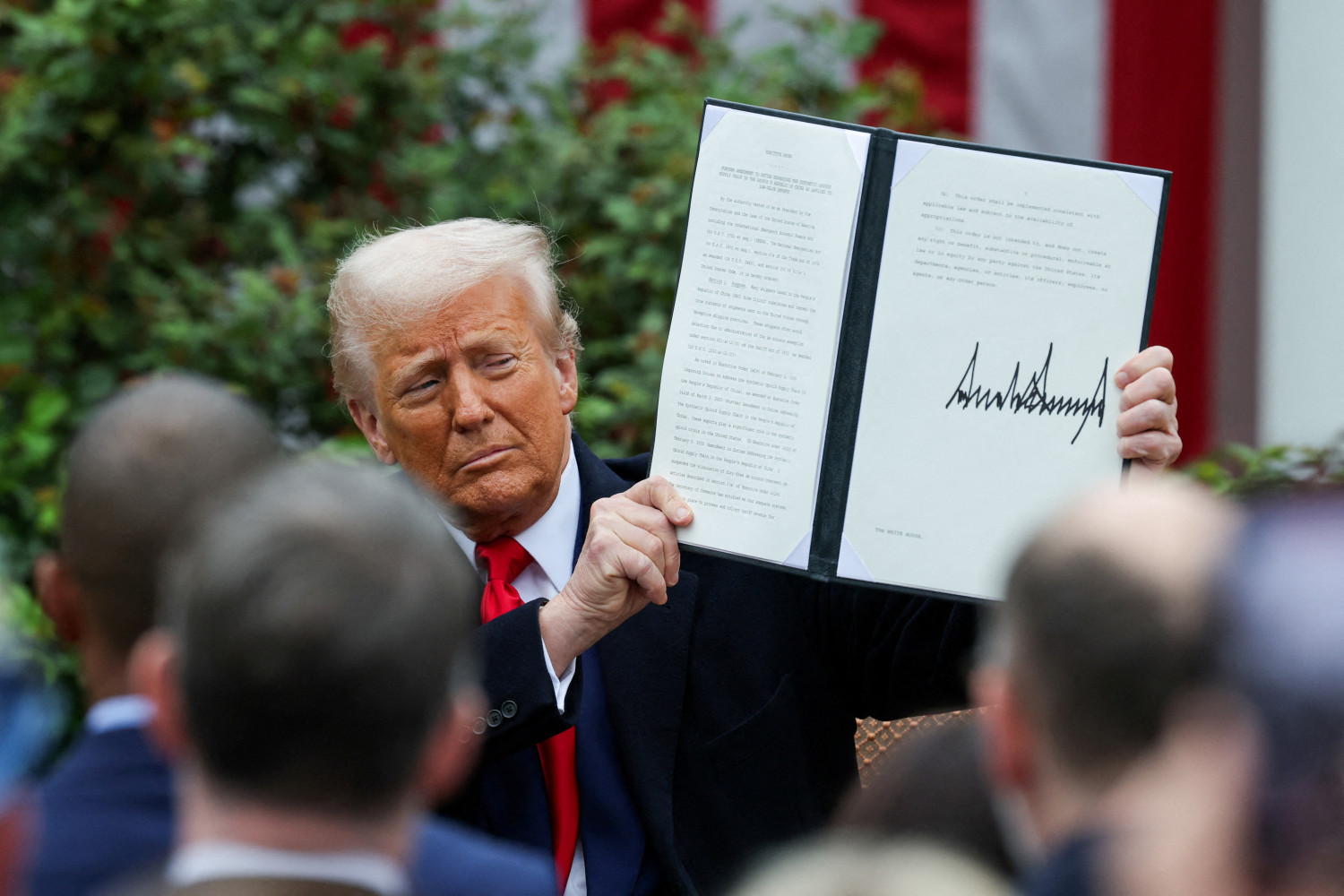 le president americain trump prononce un discours sur les tarifs douaniers a la maison blanche le president americain trump prononce un discours sur les tarifs douaniers a la maison blanche