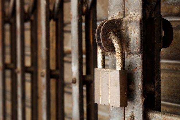 1599331309 candado sucio puerta persiana acero oxidado7239 101