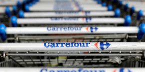 des chariots de courses dans un supermarche carrefour a sao paulo bresil 