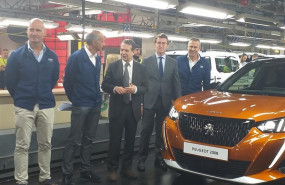 ep alberto nunez feijoo y abel caballero con directivos de psa peugeot citron en el acto de