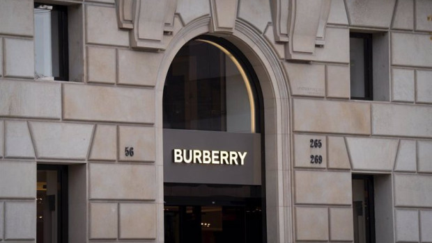 ep archivo   fachada del edificio donde se encuentra la tienda burberry en el paseo de gracia en