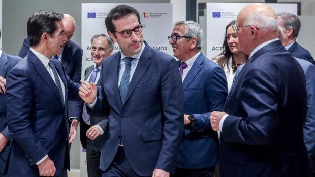 ep archivo i del presidente del bbva carlos torres vila el ministro de economia comercio y empresa ep archivo i del presidente del bbva carlos torres vila el ministro de economia comercio y empresa