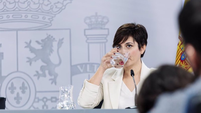 ep archivo la ministra de vivienda y agenda urbana isabel rodriguez bebe agua durante una rueda de ep archivo la ministra de vivienda y agenda urbana isabel rodriguez bebe agua durante una rueda de