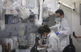 ep archivo varios trabajadores en el laboratorio de una fabrica farmaceutica ep archivo varios trabajadores en el laboratorio de una fabrica farmaceutica