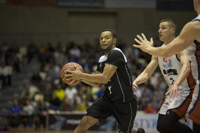 Clevin Hannah En El Partido RIO NATURA MONBUS OBRADOIRO - DOMINION BILBAO BASKET | ACB PHOTO / T. RUIBAL ep clevin hannahpartido rio natura monbus obradoiro - dominion bilbao basket