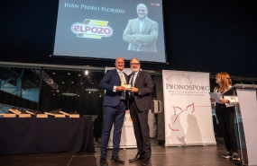ep el director de operaciones de elpozo alimentacion juan pedro florido recibe el premio pronosporc