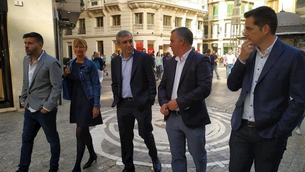 ep el eurodiputado de ciudadanos luis garicano en el centro pasea por malaga capital junto a otros