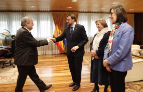 ep el ministro de industria jordi hereu saluda al presidente del principado de asturias adrian