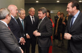 ep el ministro de transportes y movilidad sostenible oscar puente saluda al alcalde de valladolid