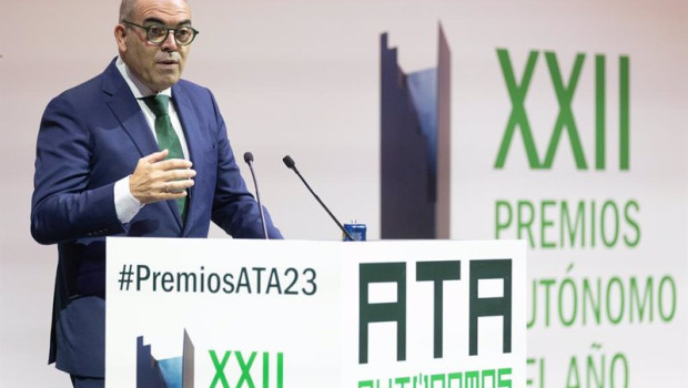 ep el presidente de ata lorenzo amor interviene durante la entrega de los premios autonomo del ano