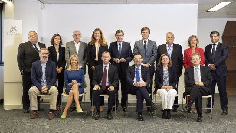 ep el presidente de caixabank jose ignacio goirigolzarri junto a los miembros del comite consultivo ep el presidente de caixabank jose ignacio goirigolzarri junto a los miembros del comite consultivo
