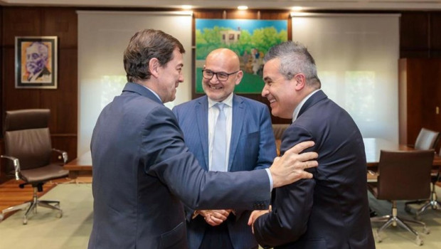 ep el presidente de la junta de castilla y leon alfonso fernandez manueco junto al nuevo consejero