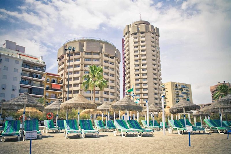 https://img6.s3wfg.com/web/img/images_uploaded/b/c/ep_el_puerto_apartamentos_vacacionales_turismo_fuengirola_viajeros_playa_hamaca.jpg