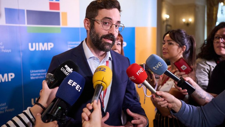 ep el secretario de estado de energia joan groizard en declaraciones a la prensa en la uimp ep el secretario de estado de energia joan groizard en declaraciones a la prensa en la uimp