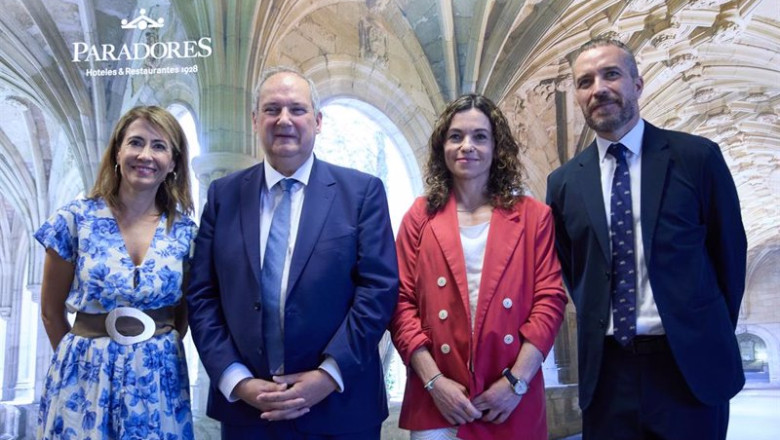 ep la presidenta de paradores de espana raquel sanchez el ministro de industria y turismo jordi ep la presidenta de paradores de espana raquel sanchez el ministro de industria y turismo jordi