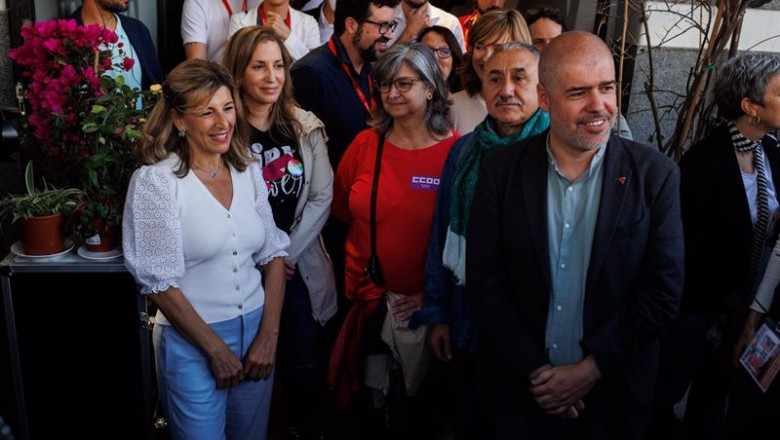 La vicepresidenta segunda del Gobierno y ministra de Trabajo y Economía Social, Yolanda Díaz (1i); junto al secretario general de UGT, Pepe Álvarez (2d); y el secretario general de CCOO, Unai Sordo (1d); antes de la manifestación | Alejandro Martínez Vélez - Europa Press ep la vicepresidenta segunda del gobierno y ministra de trabajo y economia social yolanda diaz 1i