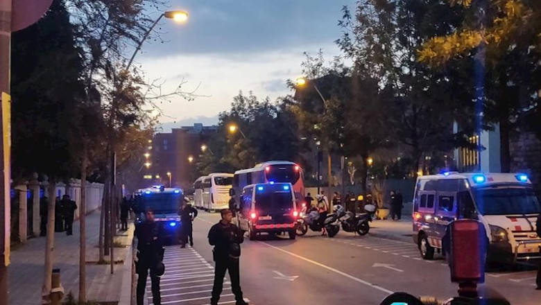 Los autocares de Real Madrid y FC Barcelona, justo antes de salir del hotel de concentración en dirección al Camp Nou | EUROPA PRESS ep los autocares de real madrid y fc barcelona justo antes de salir del hotel de concentracion en