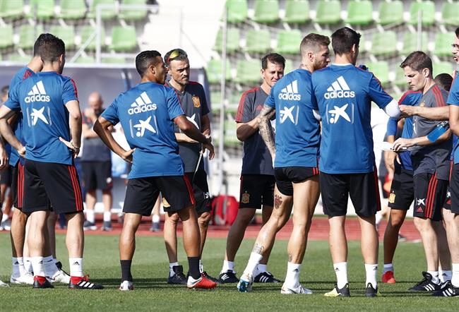 Luis Enrique dirige el entrenamiento de la selección | RFEF ep luis enrique dirigeentrenamientola seleccion