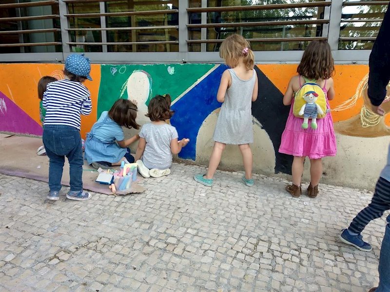 https://img6.s3wfg.com/web/img/images_uploaded/b/c/ep_ninos_participando_en_el_festival_de_calle_en_lavapies.jpg
