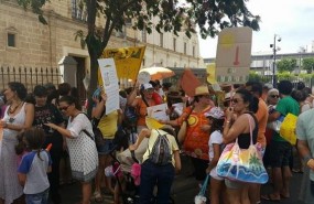 ep protestalas ampa frenteparlamentoandalucia