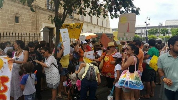 ep protestalas ampa frenteparlamentoandalucia
