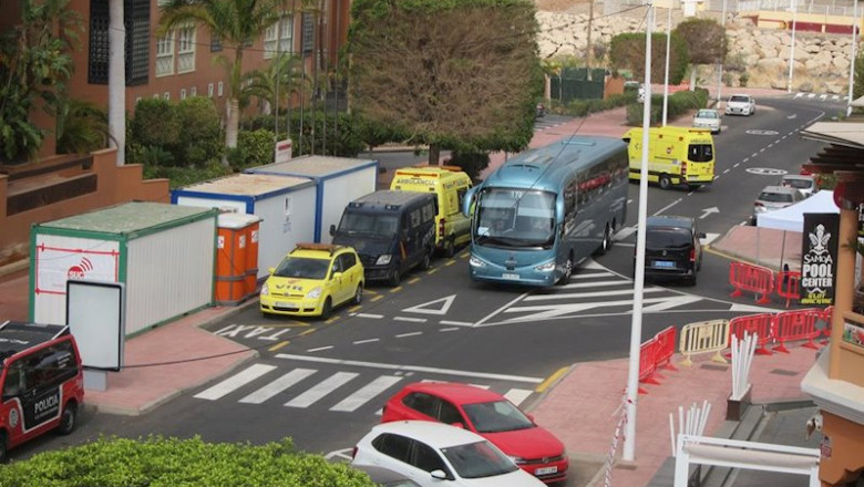 ep salida en guagua de algunos de los turistas que permanecian alojados en el hotel en cuarentena
