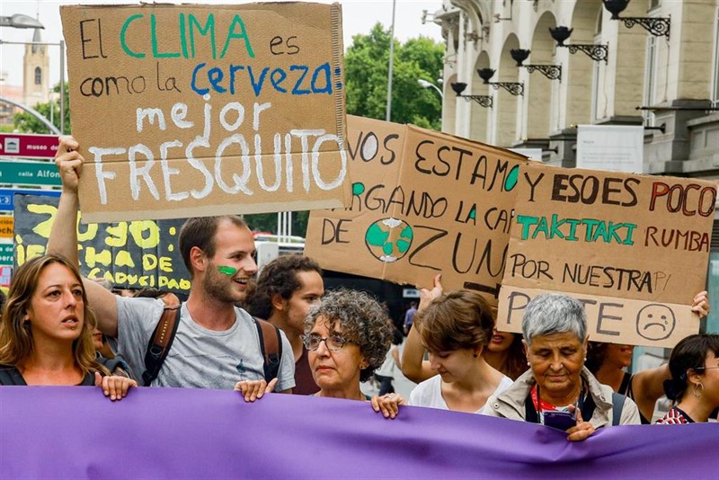ep sentada ecofeminista por el clima frente al congreso