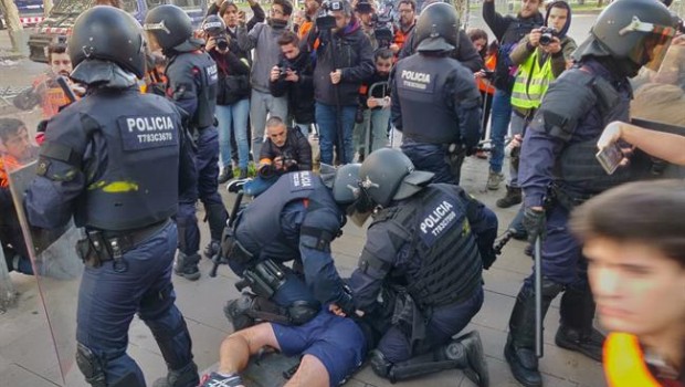 ep un detenidolas cargasbarcelona21-d