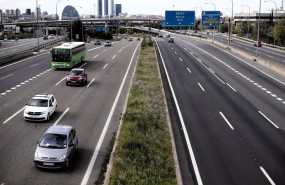 ep varios coches en la carretera