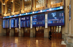 ep varios paneles del ibex 35 en el palacio de la bolsa de madrid a 11 de abril de 2023 en madrid