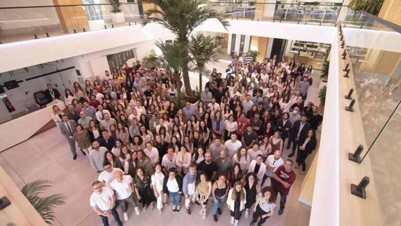 09 foto grupal edificio innova   patio interior 1 20240829112237 