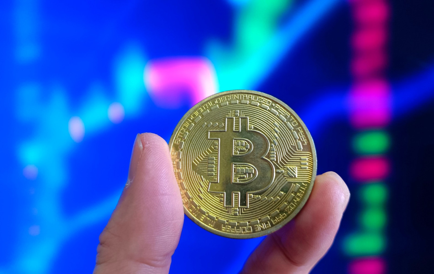 El bitcoin cumple el pronóstico pesimista y sube con moderación tras el halving