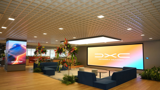 dxc technology company dxc opens flagship ai first customer expe 20260708173013 