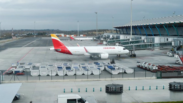 ep archivo un avion de iberia en una pista del aeropuerto de adolfo suarez un dia previo a la ep archivo un avion de iberia en una pista del aeropuerto de adolfo suarez un dia previo a la