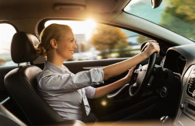 ep archivo   una mujer en un coche