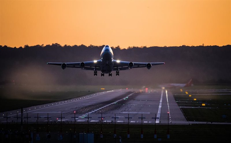 ep boeing 747sp de la nasa despega desde el aeropuerto de stuttgart