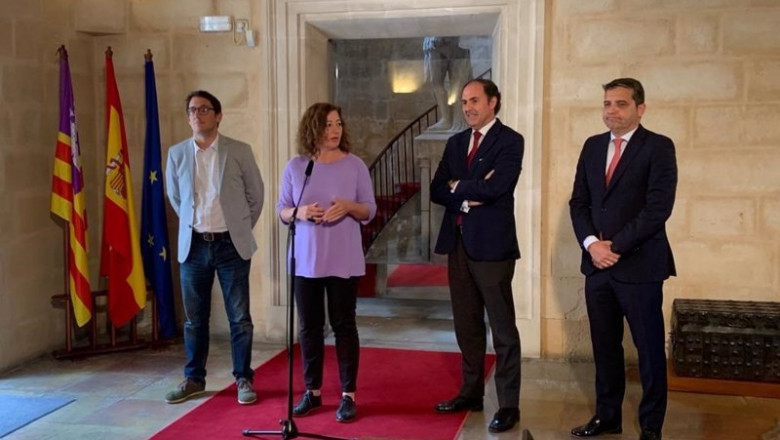 ep de izquierda a derecha el conseller de modelo economico turismo y trabajo iago negueruela la ep de izquierda a derecha el conseller de modelo economico turismo y trabajo iago negueruela la