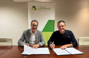 ep el director general de asprima jorge gines y el ceo europa de evoost ia alberto alcazar firmando ep el director general de asprima jorge gines y el ceo europa de evoost ia alberto alcazar firmando