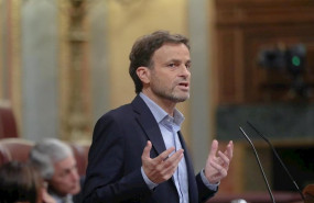 ep el portavoz parlamentario de en comu podem jaume asens interviene desde la tribuna en el debate